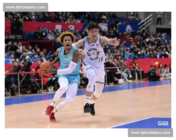 青岛男篮迎战同曦争夺季后赛席位焦点对决前瞻关键夜强强碰撞看点多